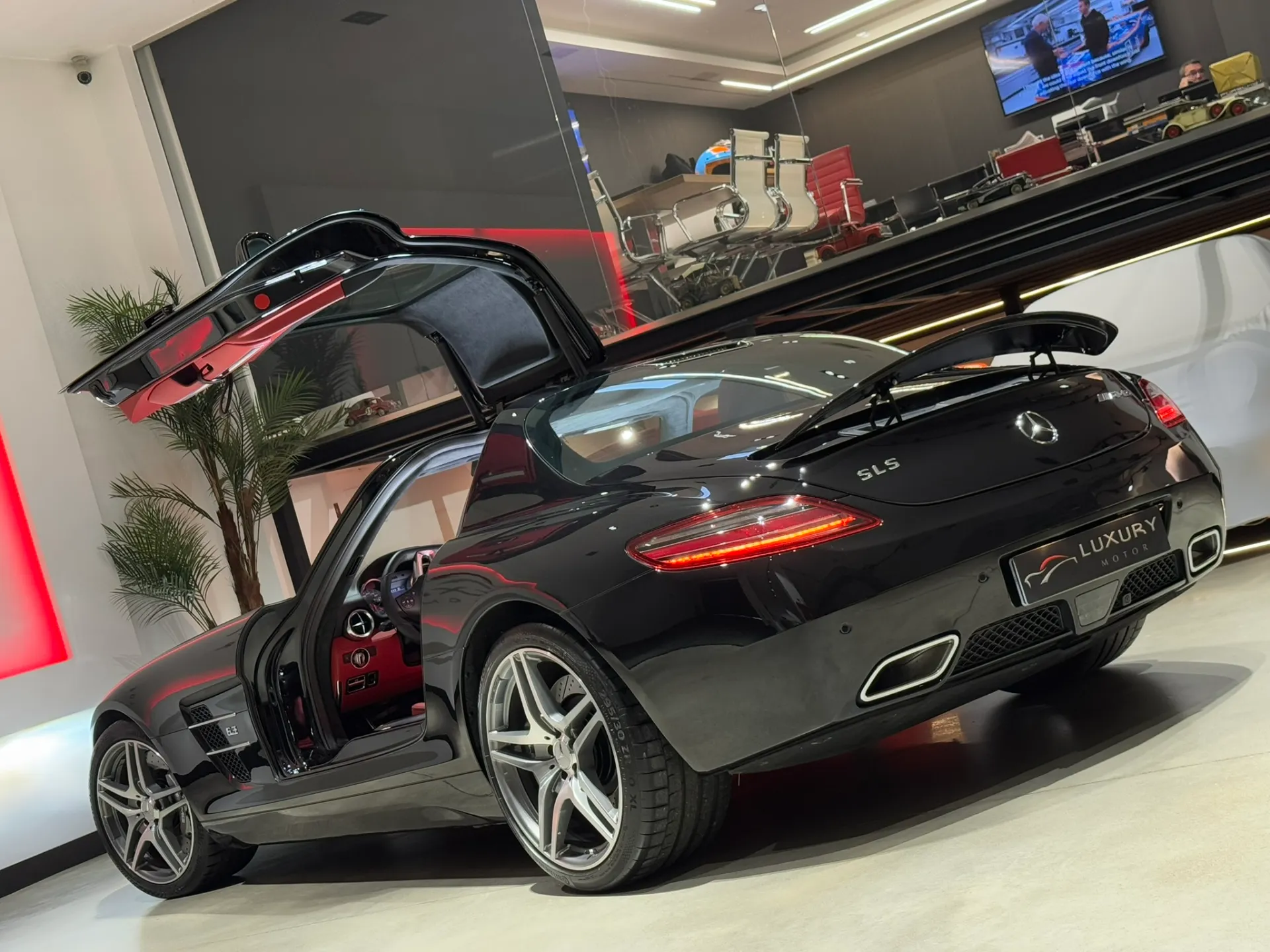 Mercedes-Benz SLS AMG