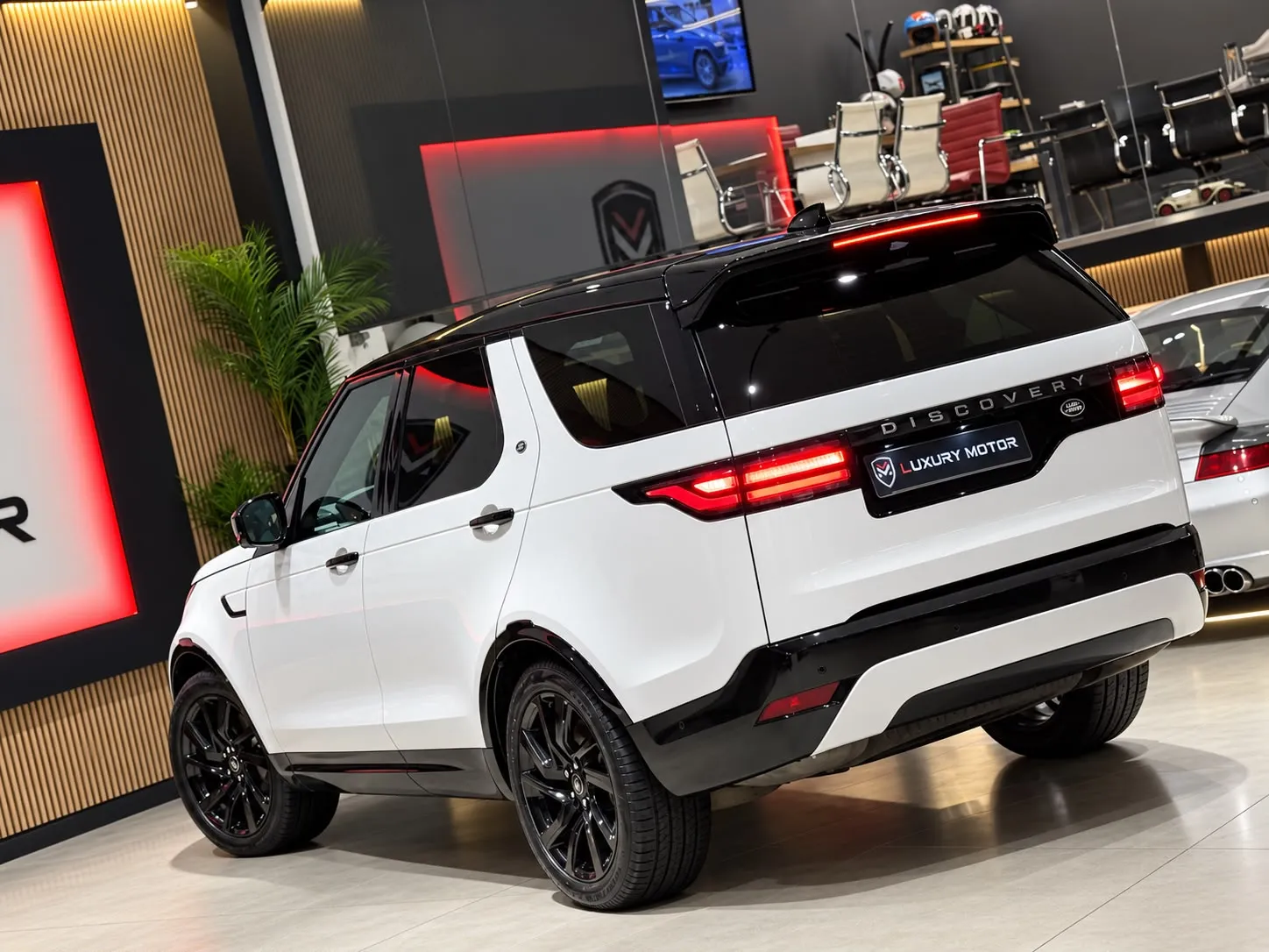 Land-Rover Discovery 3.0D i6 MHEV R-dynamic