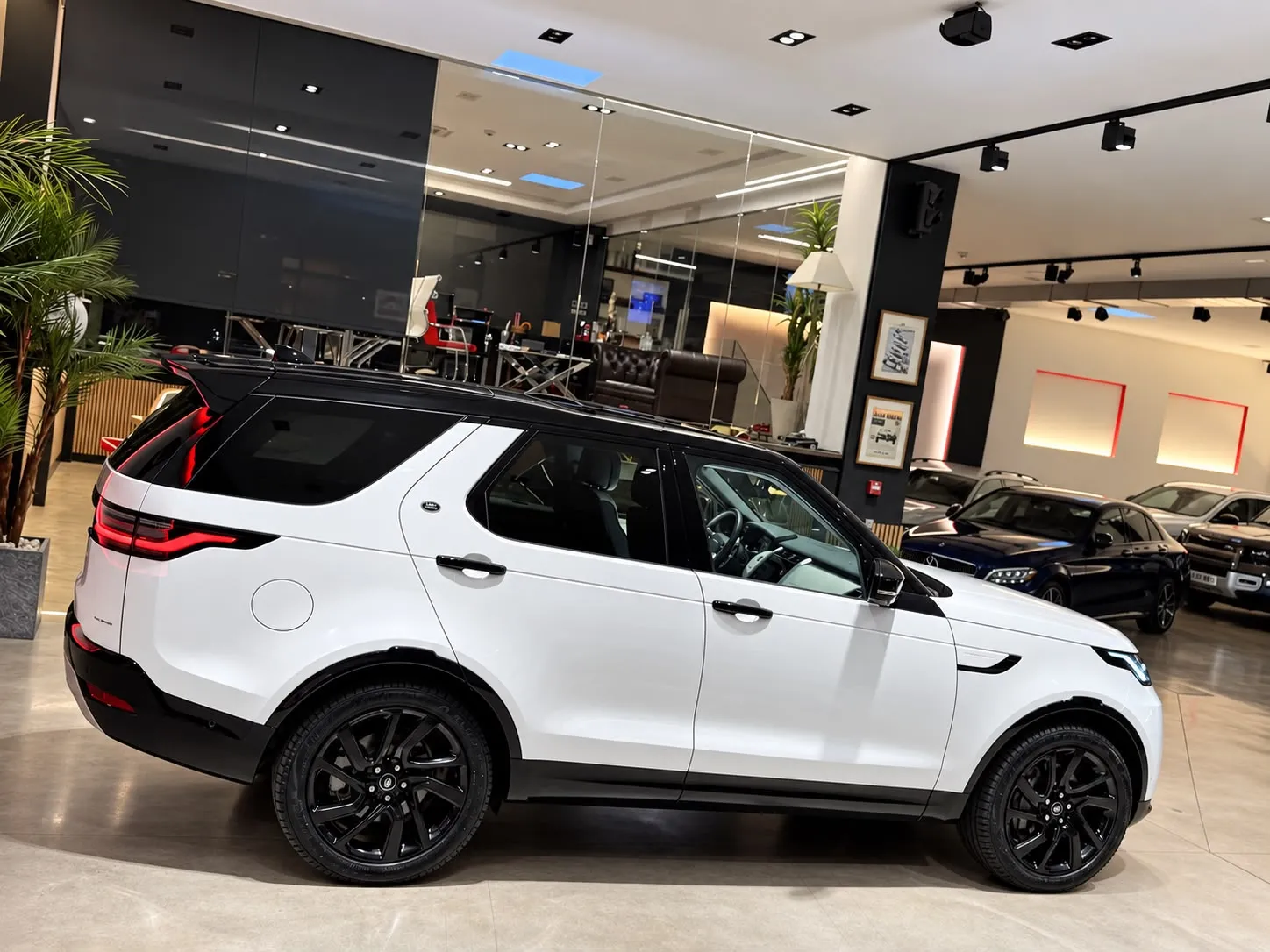 Land-Rover Discovery 3.0D i6 MHEV R-dynamic