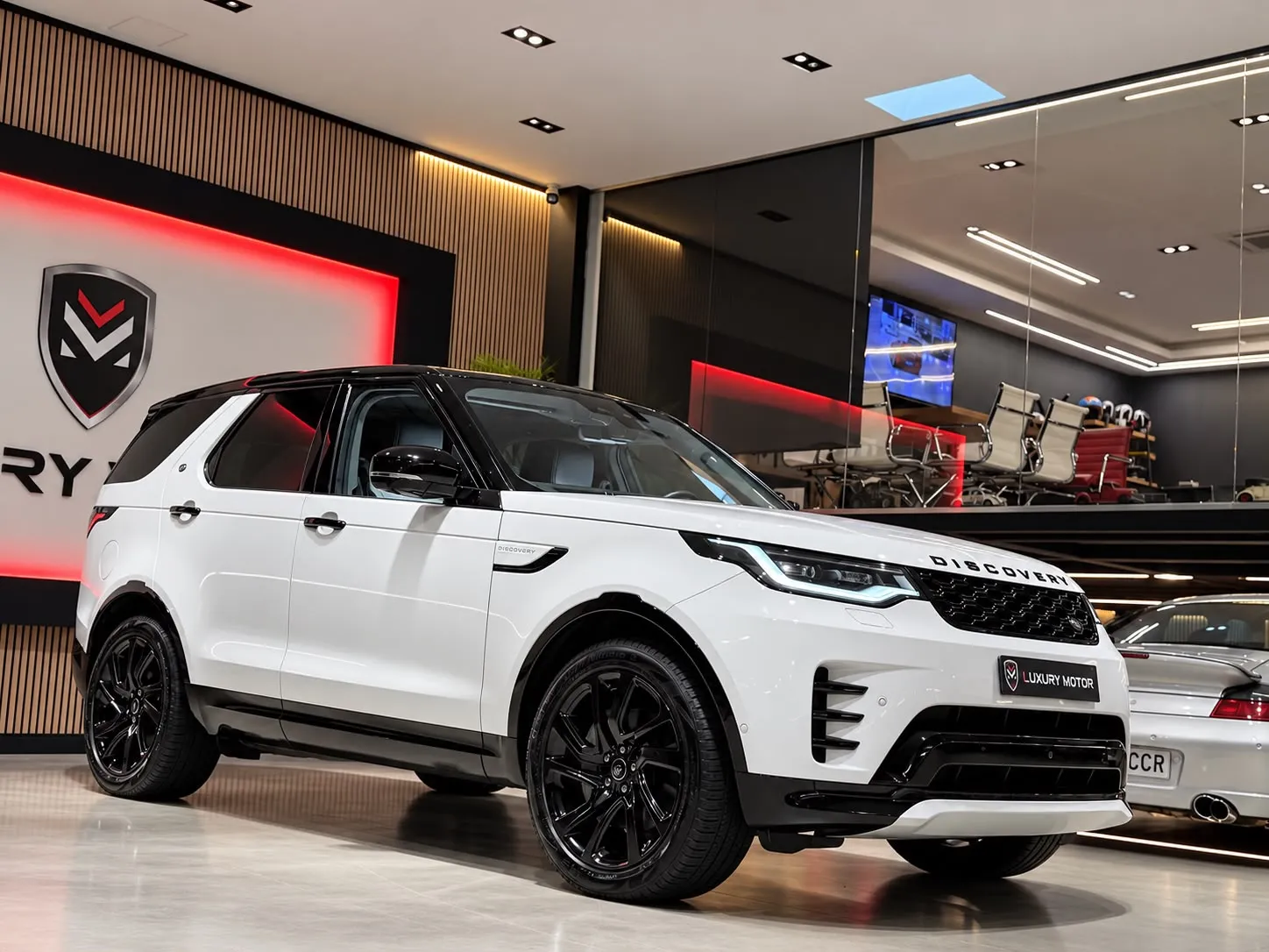 Land-Rover Discovery 3.0D i6 MHEV R-dynamic