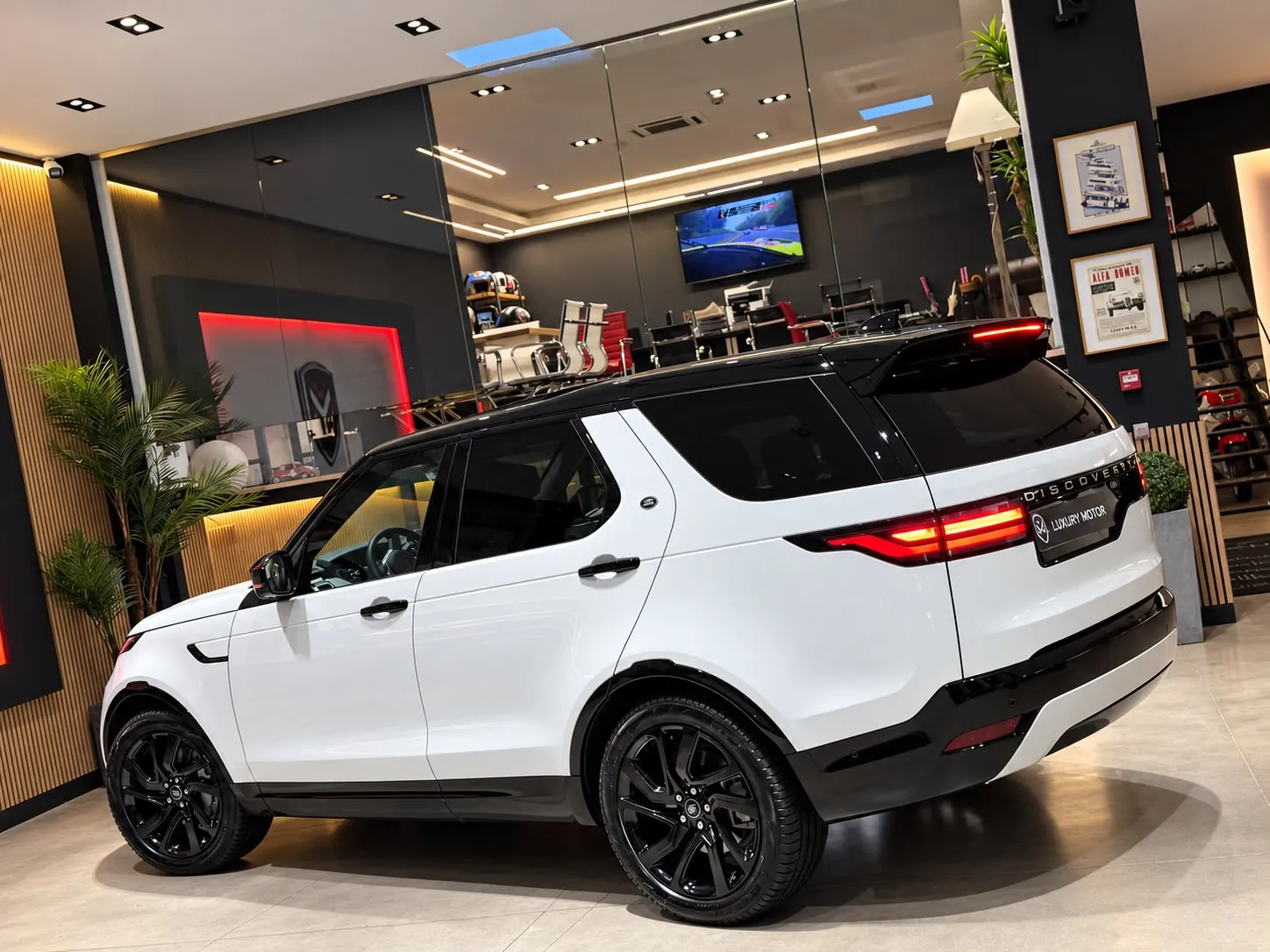 Land-Rover Discovery 3.0D i6 MHEV R-dynamic