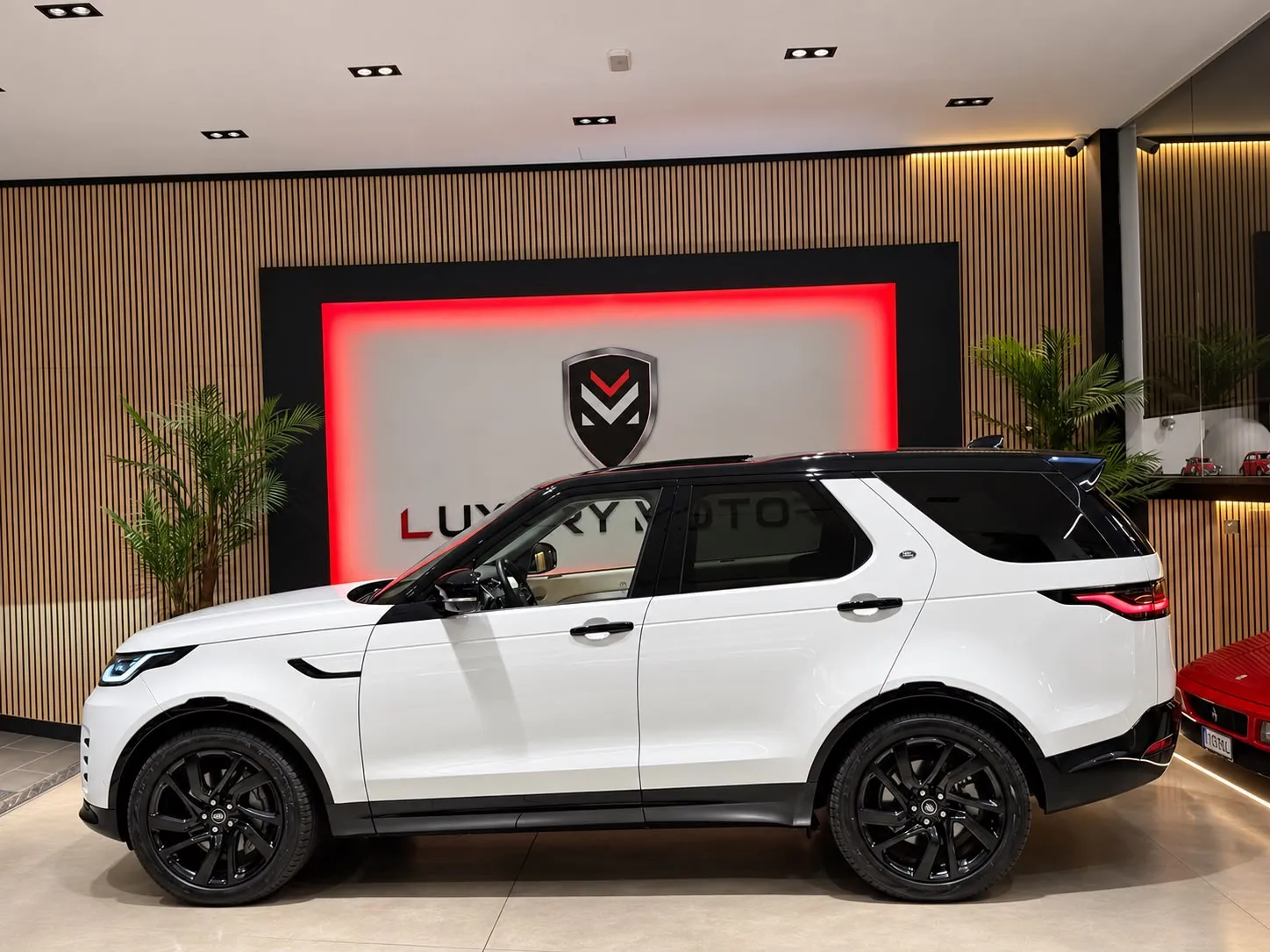 Land-Rover Discovery 3.0D i6 MHEV R-dynamic